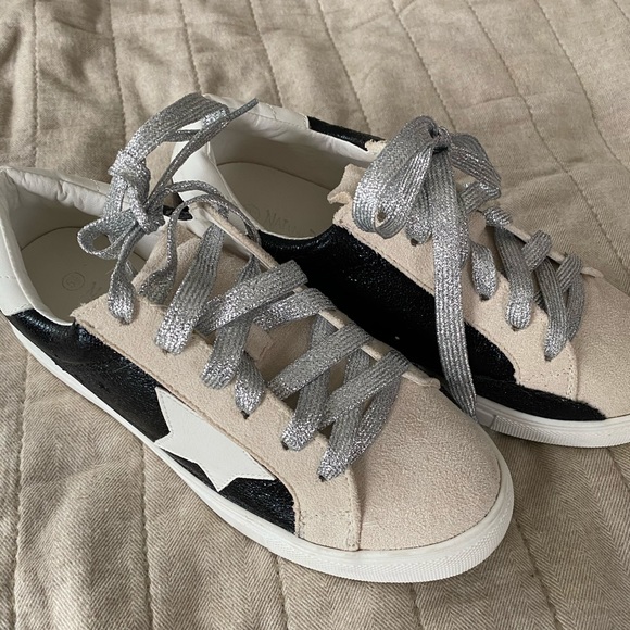 Red dress boutique sneakers - Picture 2 of 3